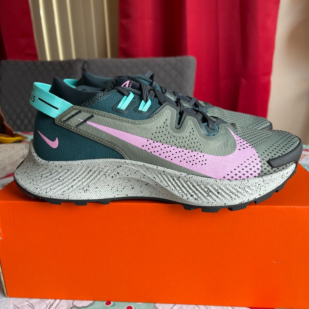 Nike Pegasus Trail 2 Pink Green Women’s Shoes Size 8.5 New